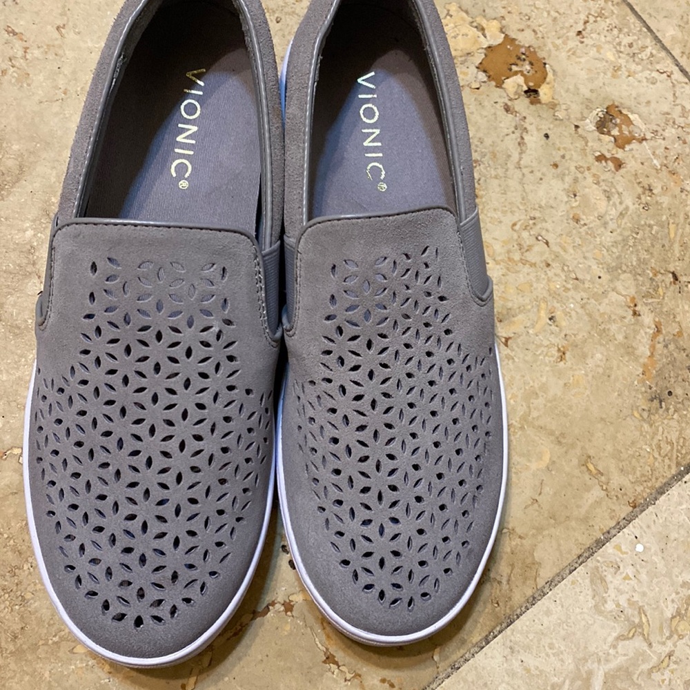 Vionic Midi Perf Slip On Shoes size 6.5